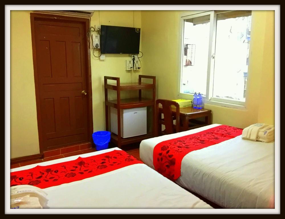 Everest Hotel *