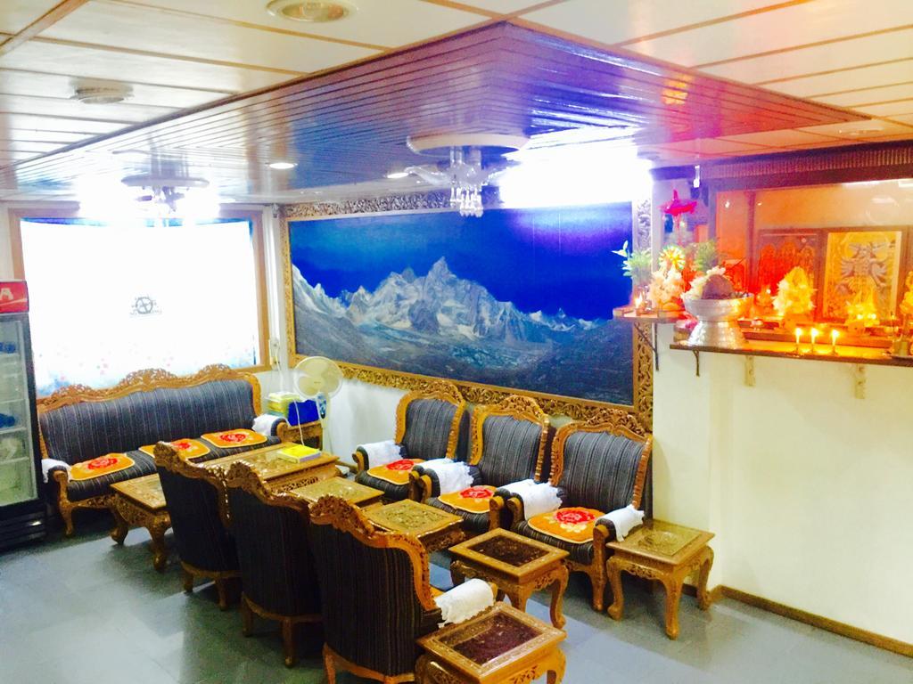 Everest Hotel