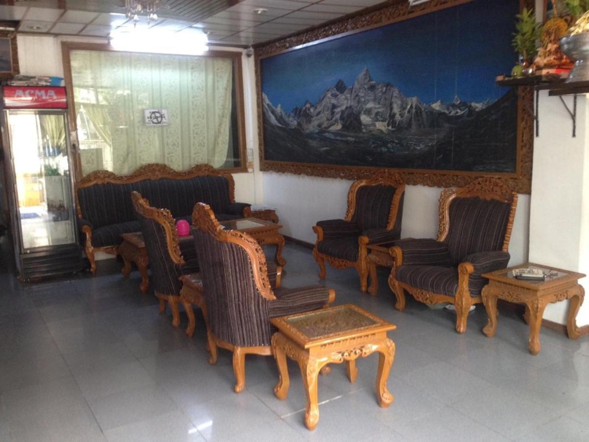 Everest Hotel *